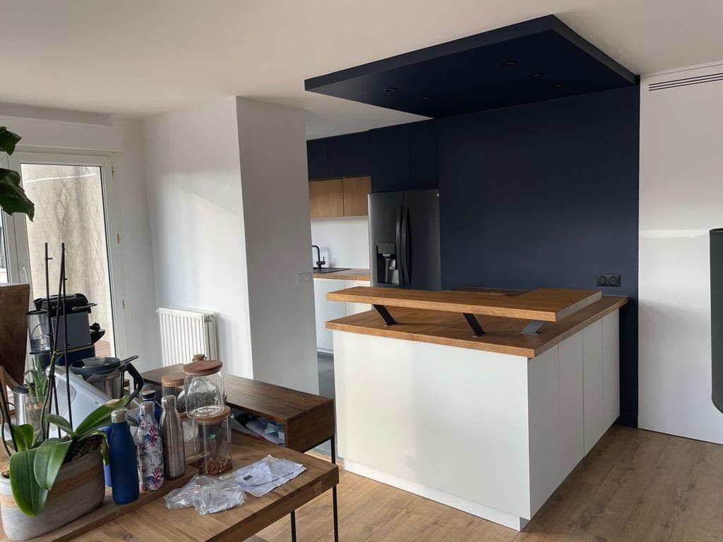 WC design contemporain - Toilette suspendue avec décoration murale