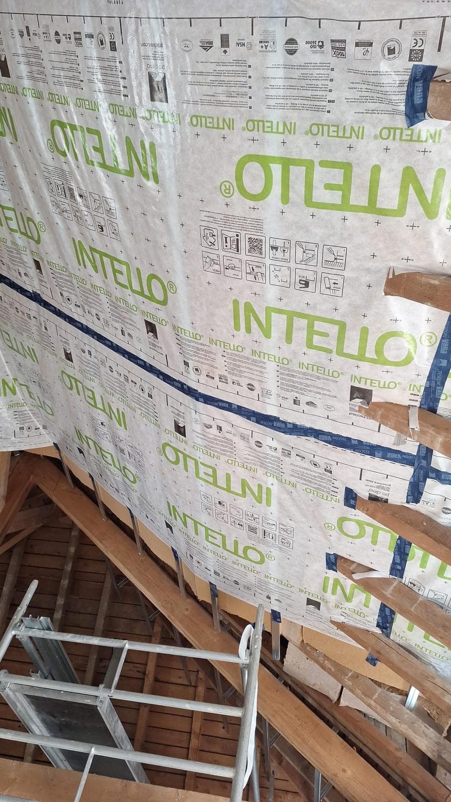 Isolation toiture - Panneaux INTELLO membrane pare-vapeur