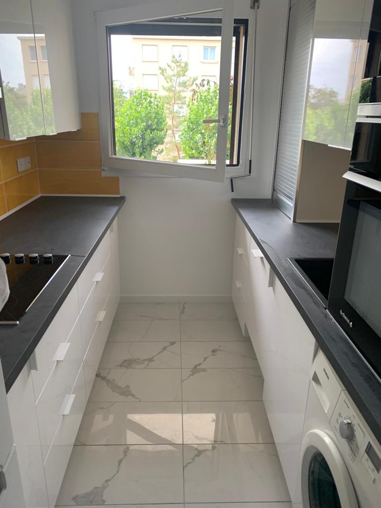 Après - Rénovation et réaménagement d'une cuisine - Transformation complète et moderne