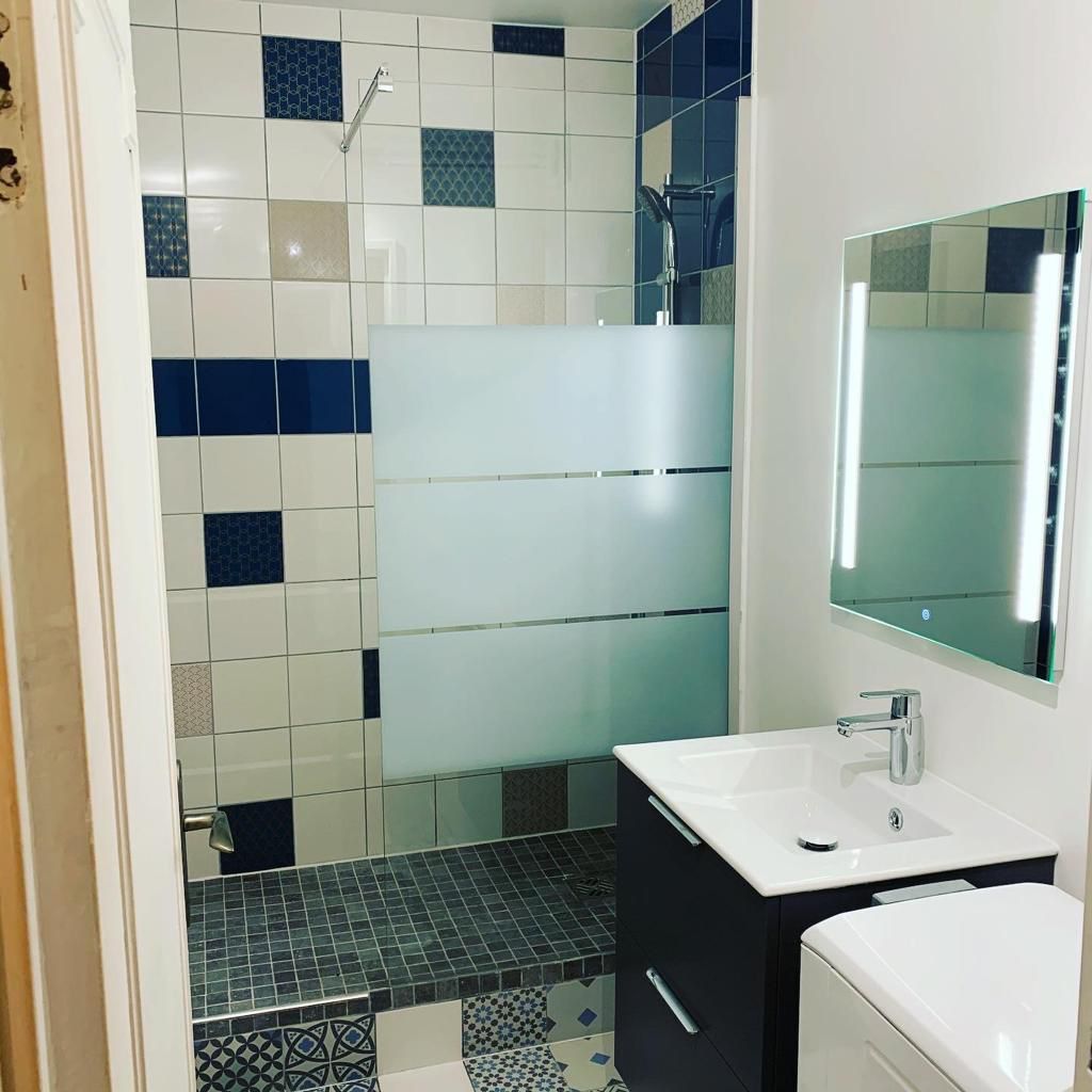 Rénovation salle de bain moderne - Douche italienne et carrelage design