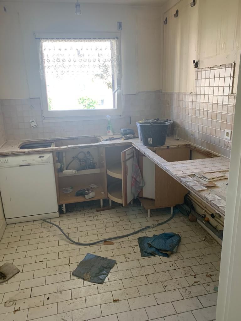 Avant - Rénovation et réaménagement d'une cuisine - Transformation complète et moderne